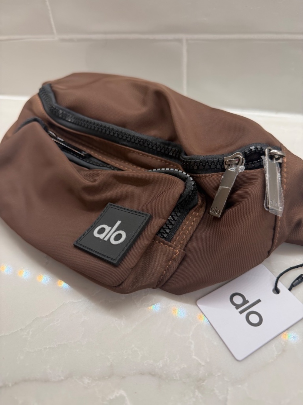ALO Yoga Fanny Pack Brown - 3 Pockets - Picture 3 of 7